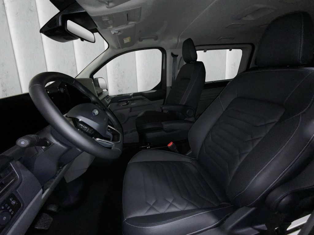 Ford Tourneo Custom 2025