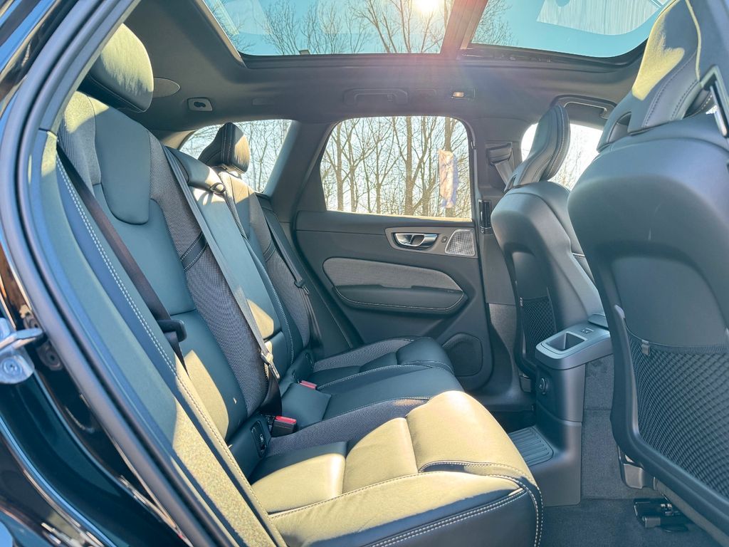 Volvo XC60 2025