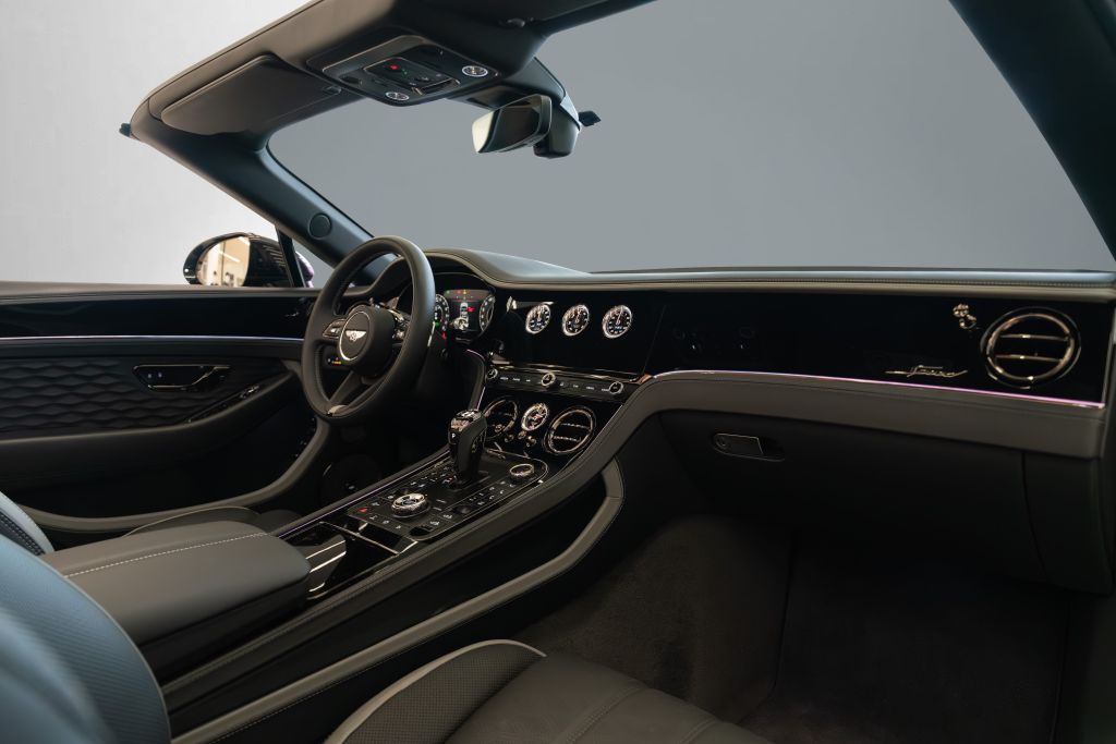 Bentley Continental GTC 2024