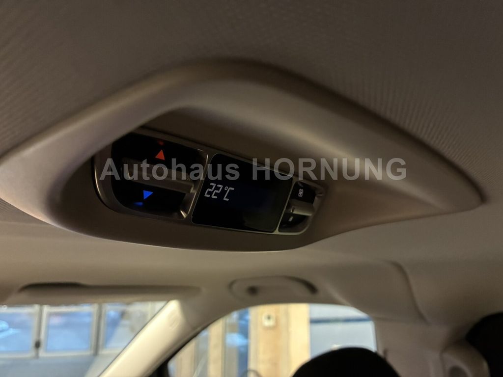 Mercedes-Benz V 220 2025