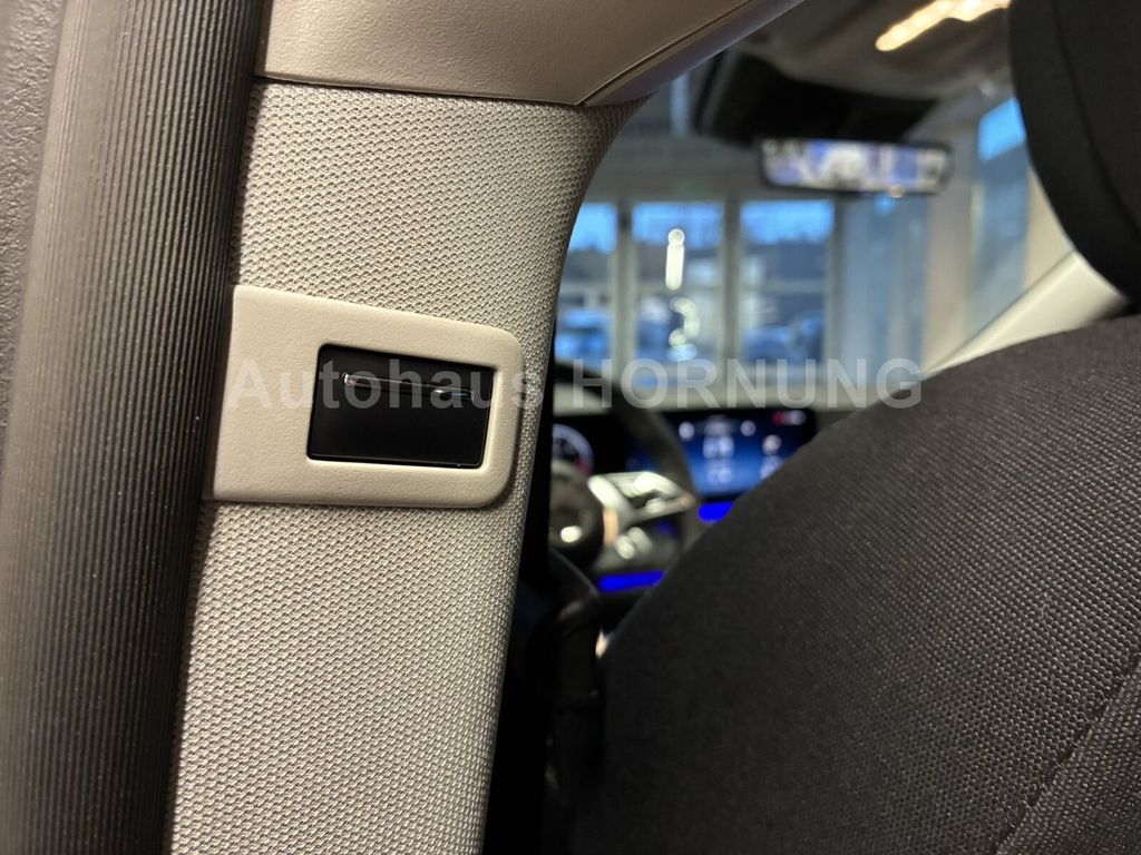 Mercedes-Benz V 220 2025