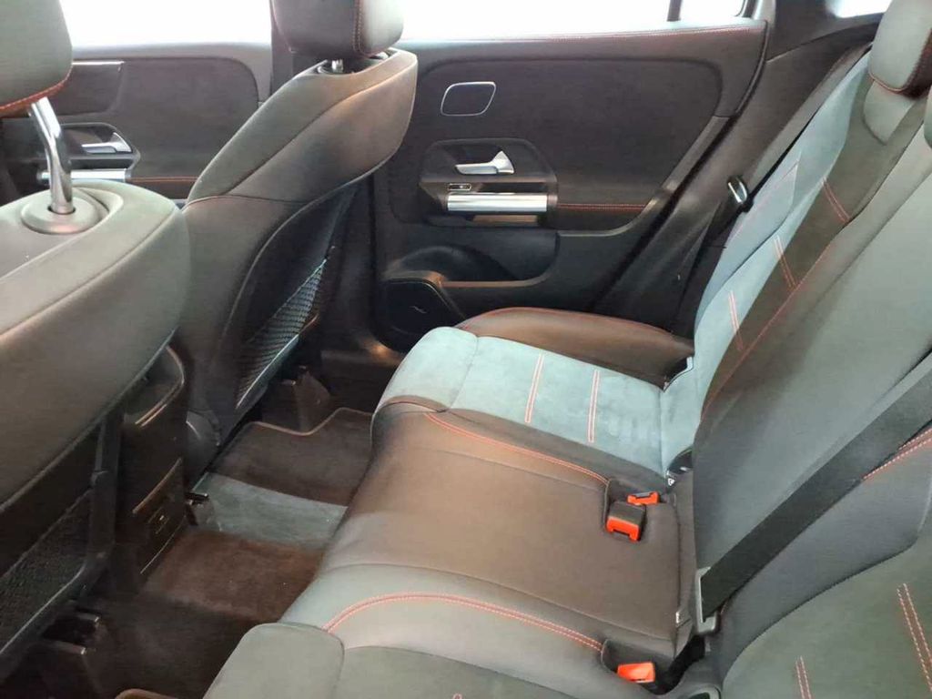 Mercedes-Benz GLA 200 2022