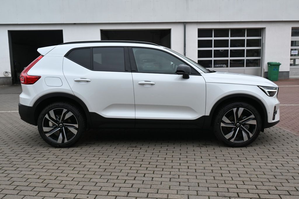 Volvo XC40 2025