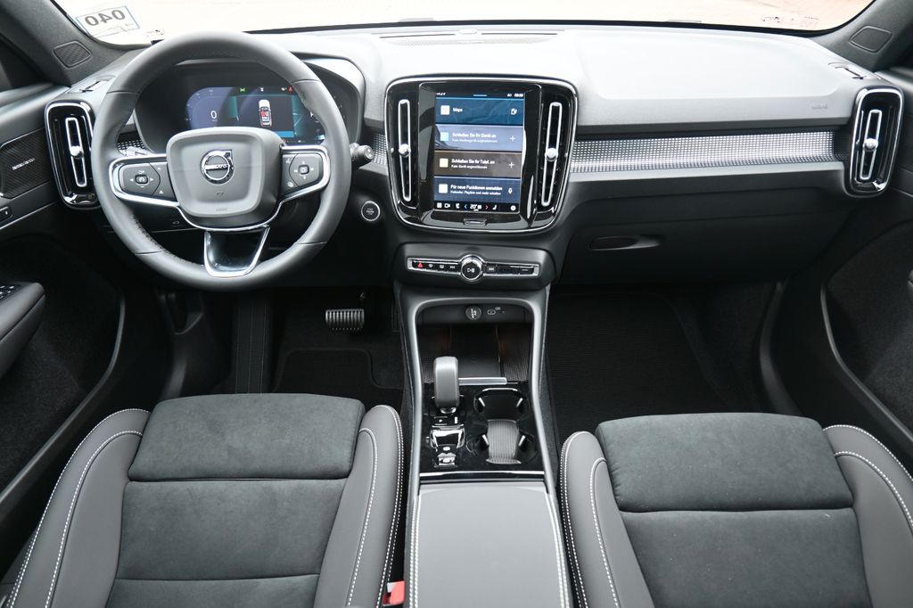 Volvo XC40 2025