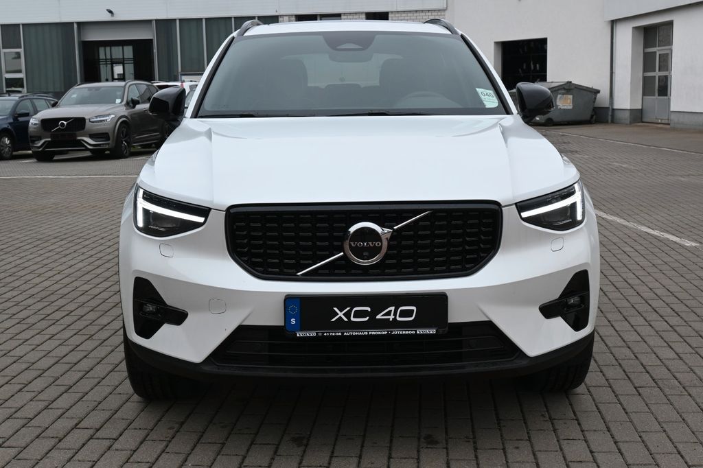 Volvo XC40 2025