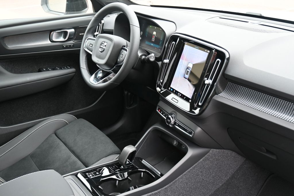 Volvo XC40 2025