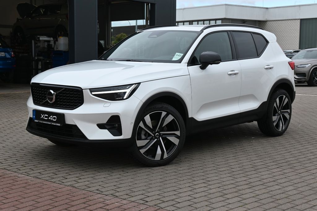 Volvo XC40 2025