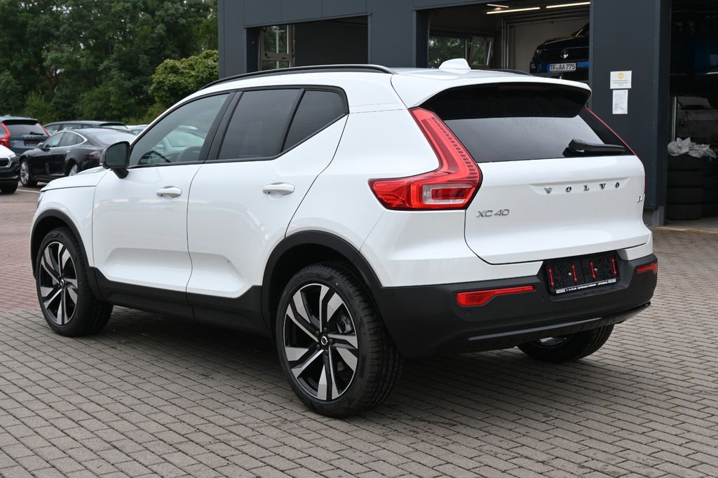 Volvo XC40 2025