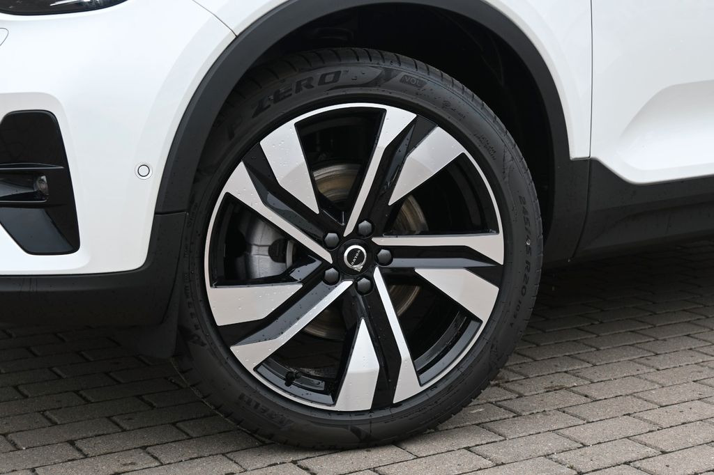 Volvo XC40 2025