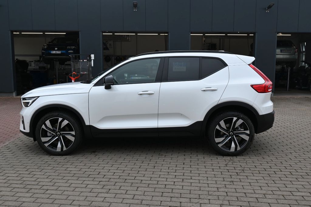 Volvo XC40 2025
