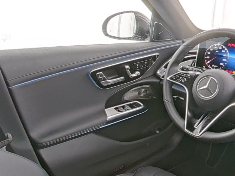 Mercedes-Benz E 300 2025