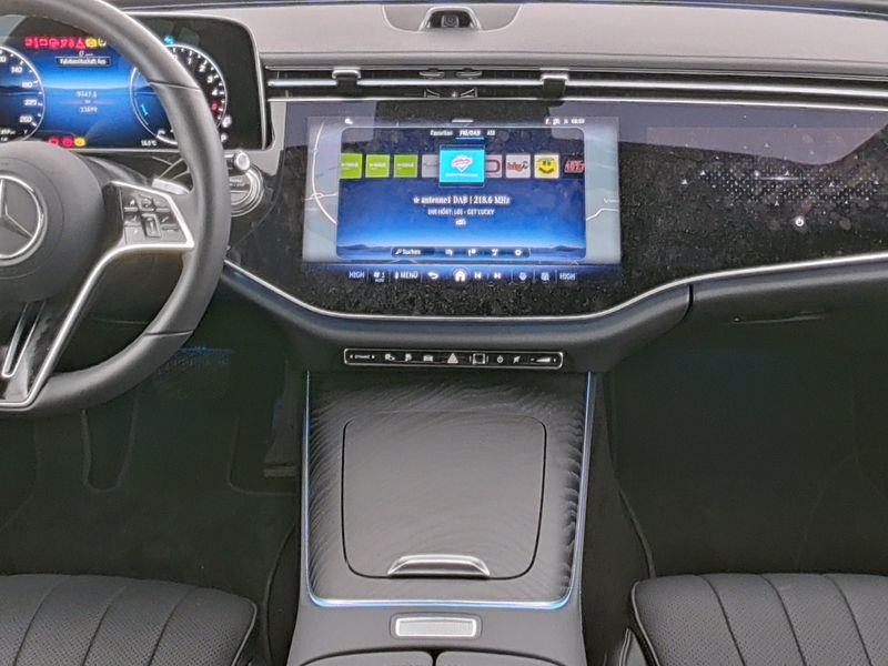 Mercedes-Benz E 300 2025