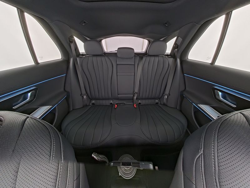 Mercedes-Benz E 300 2025