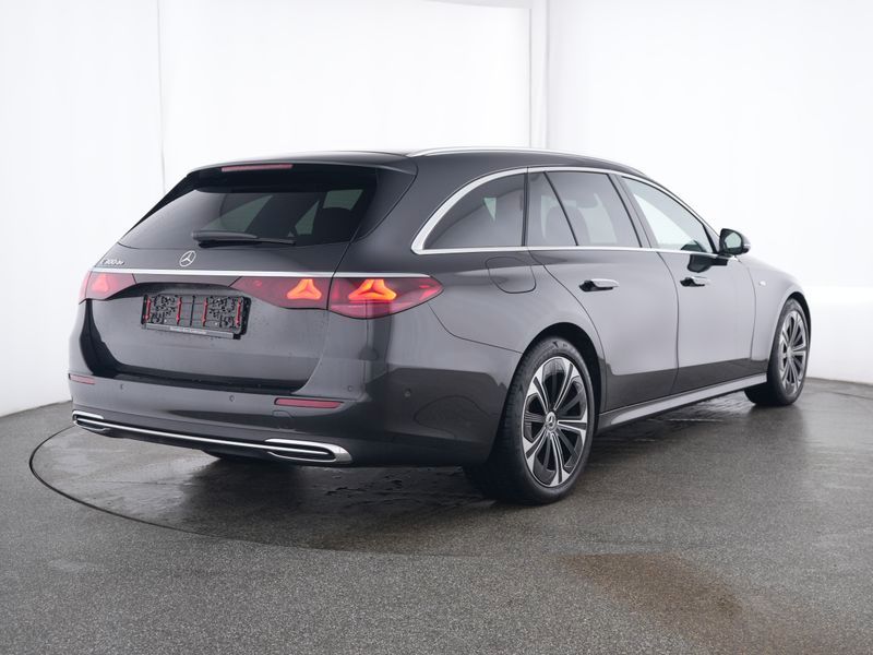 Mercedes-Benz E 300 2025