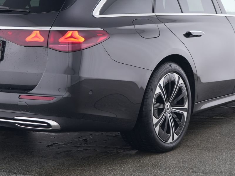 Mercedes-Benz E 300 2025