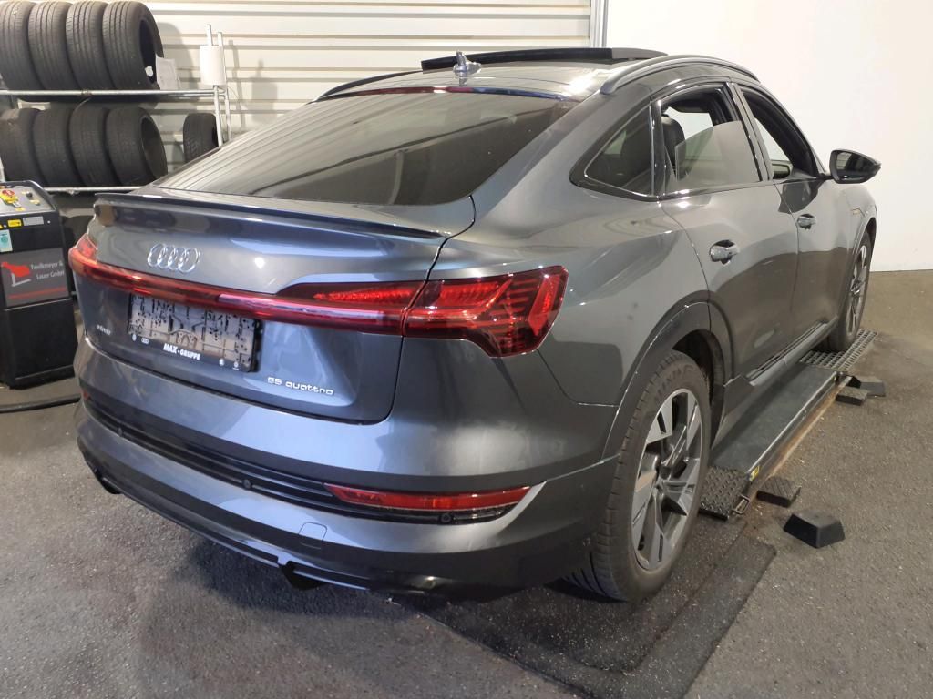 Audi e-tron 2022
