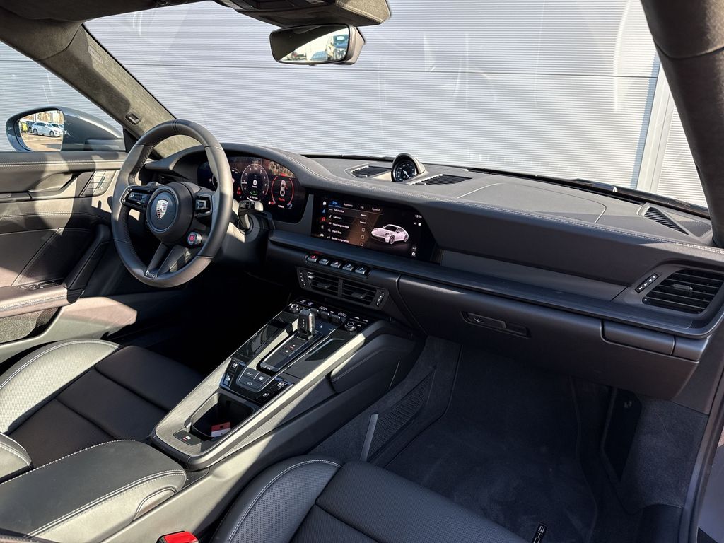 Porsche 992 2025