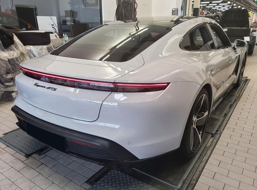 Porsche Taycan 2022