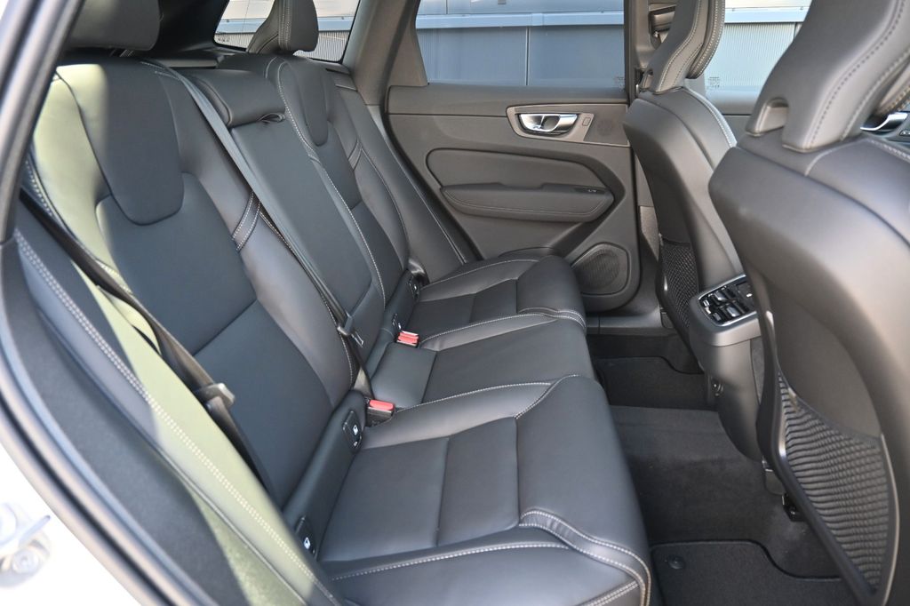 Volvo XC60 2025