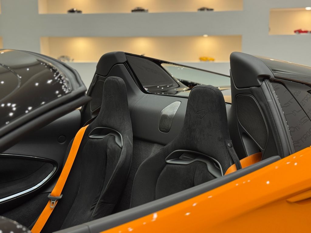 McLaren Artura 2025