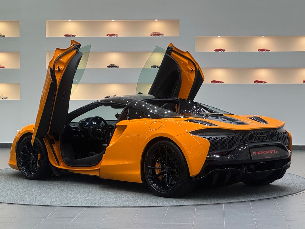 McLaren Artura 2025