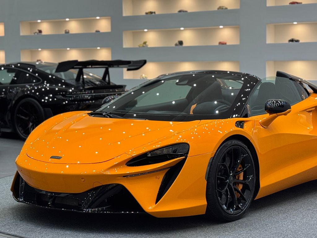 McLaren Artura 2025