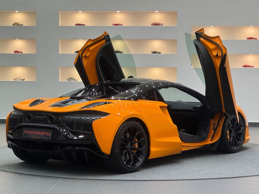 McLaren Artura 2025