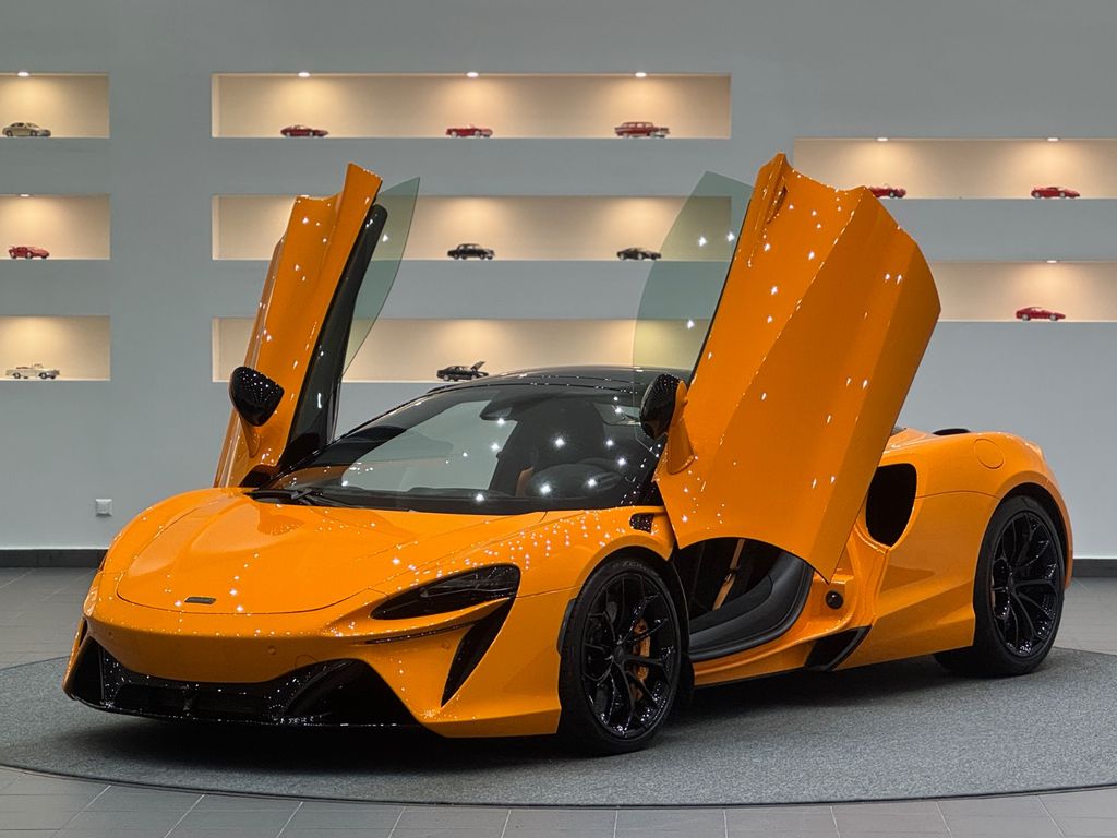 McLaren Artura 2025