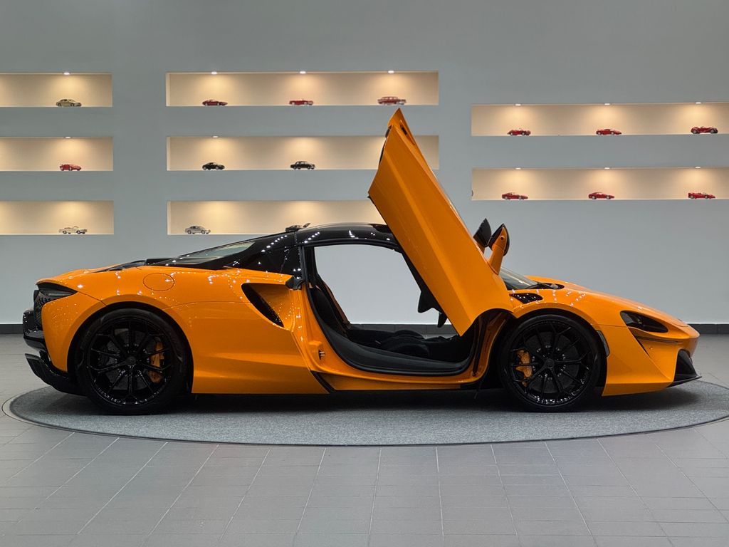 McLaren Artura 2025