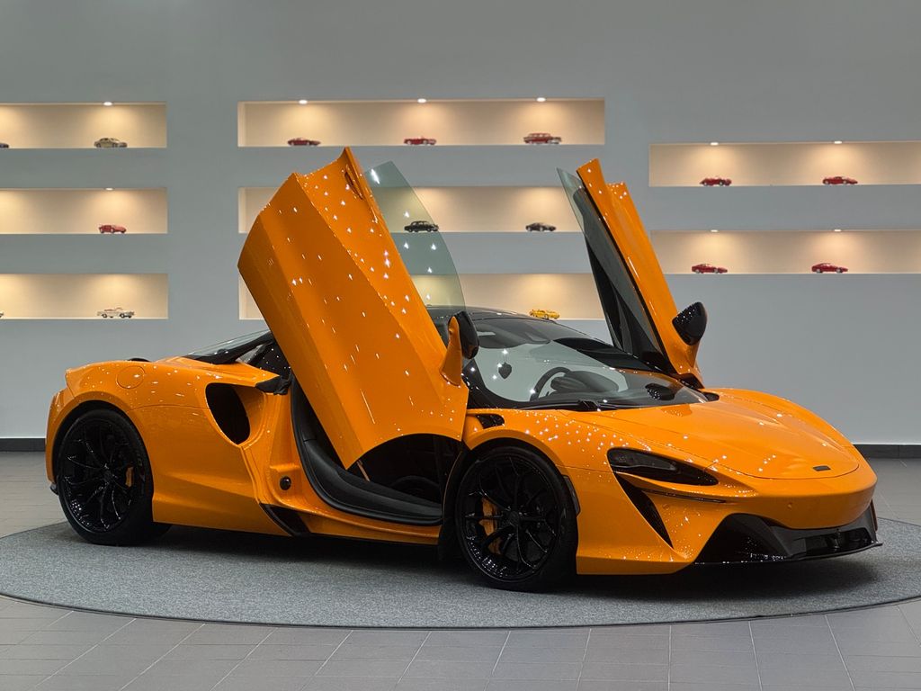 McLaren Artura 2025
