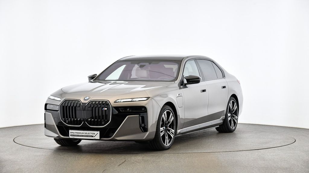 BMW M760 2025