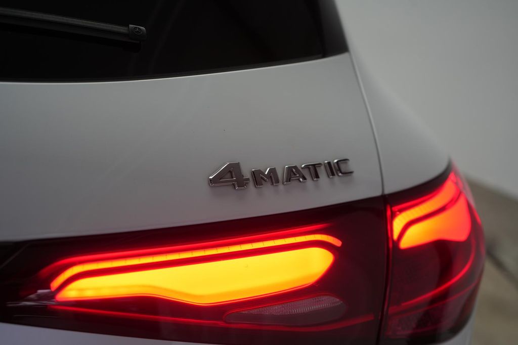 Mercedes-Benz GLC 300 2023