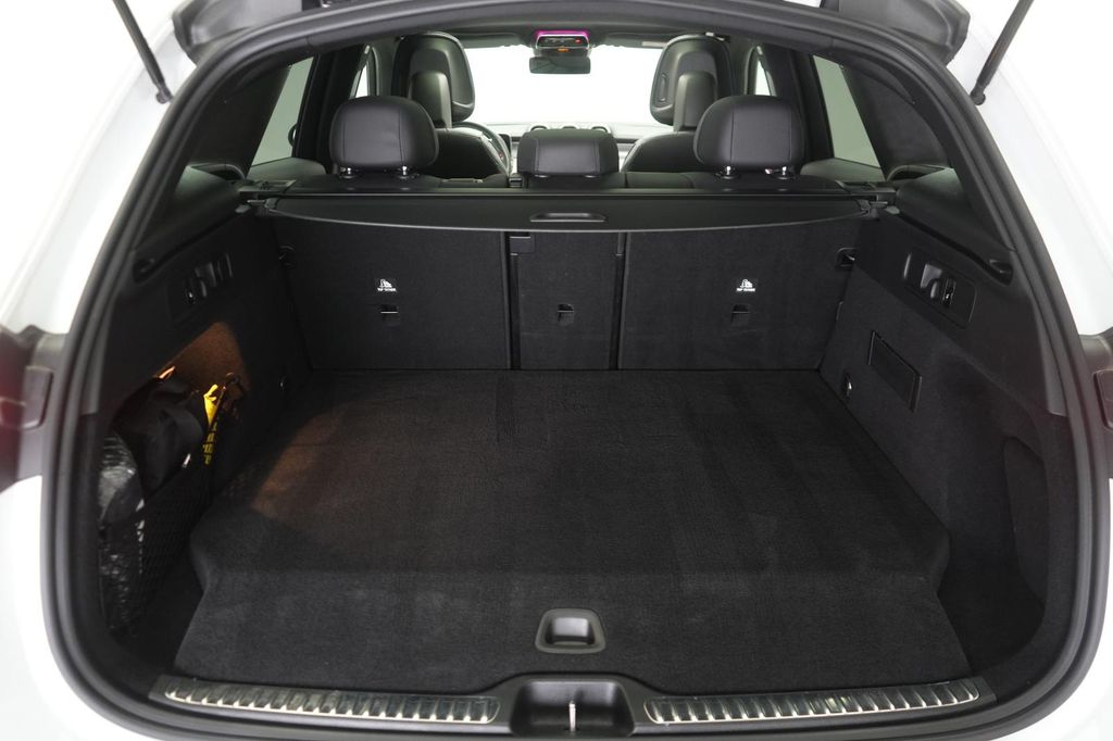 Mercedes-Benz GLC 300 2023