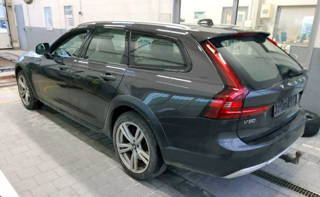 Volvo V90 Cross Country 2021
