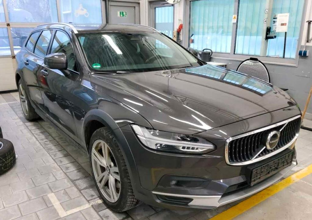 Volvo V90 Cross Country 2021