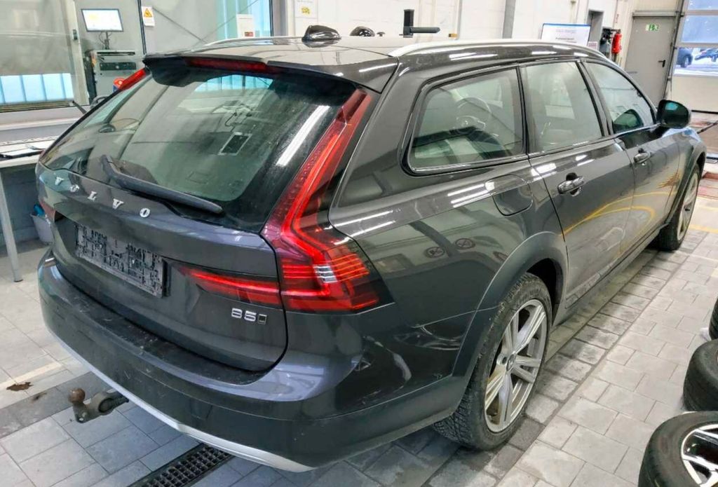 Volvo V90 Cross Country 2021
