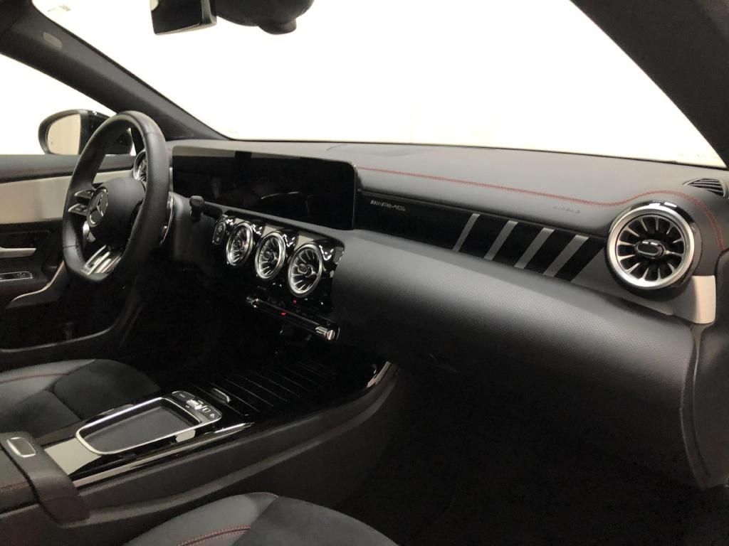 Mercedes-Benz CLA 35 AMG 2024