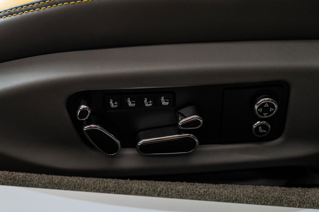 Bentley Continental GTC 2025