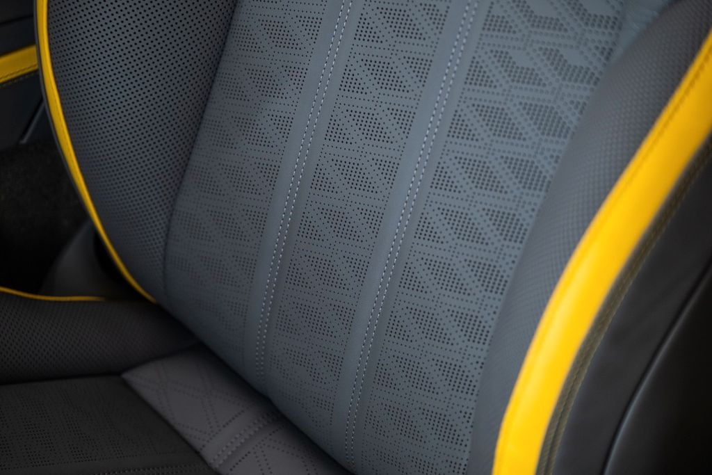 Bentley Continental GTC 2025