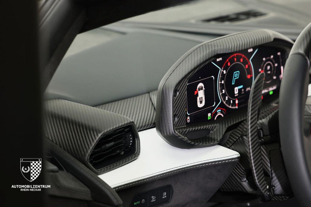 Lamborghini Revuelto 2024