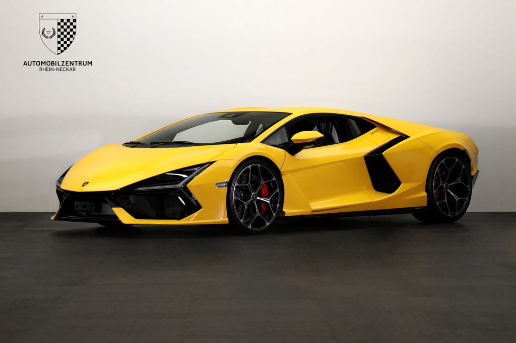 Lamborghini Revuelto 2024