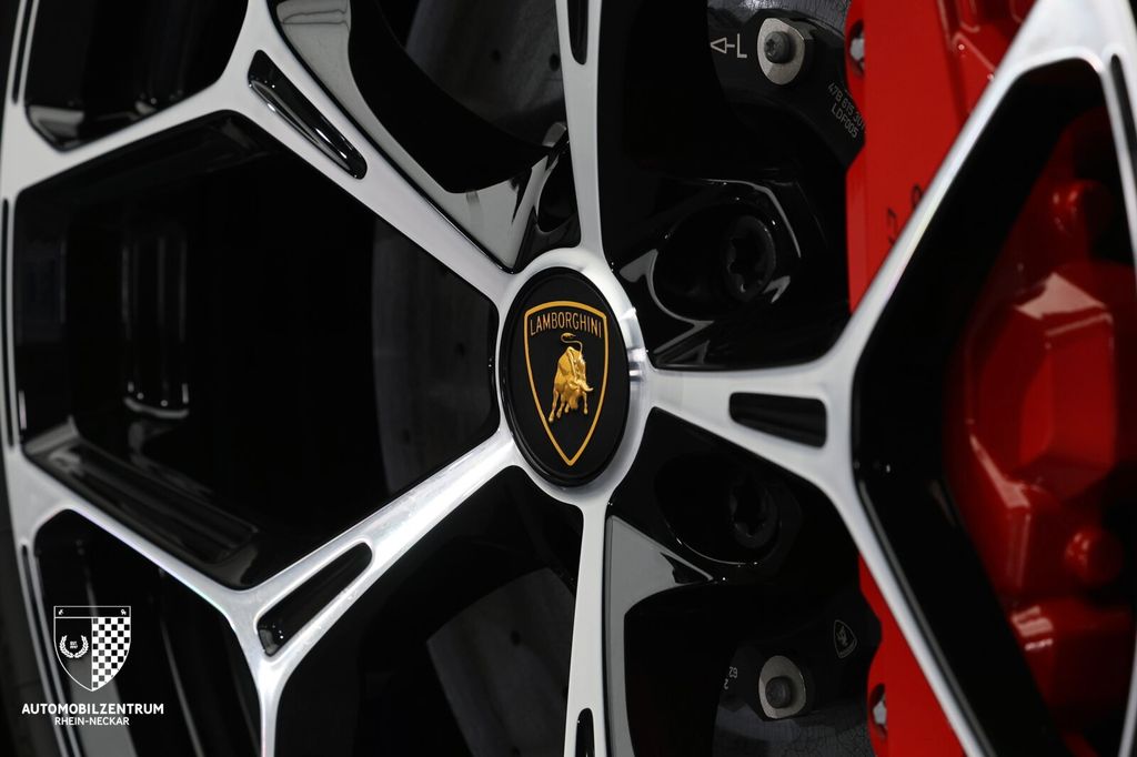 Lamborghini Revuelto 2024