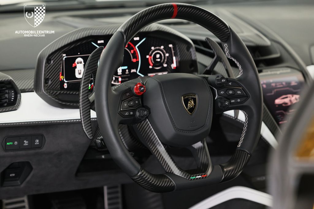 Lamborghini Revuelto 2024