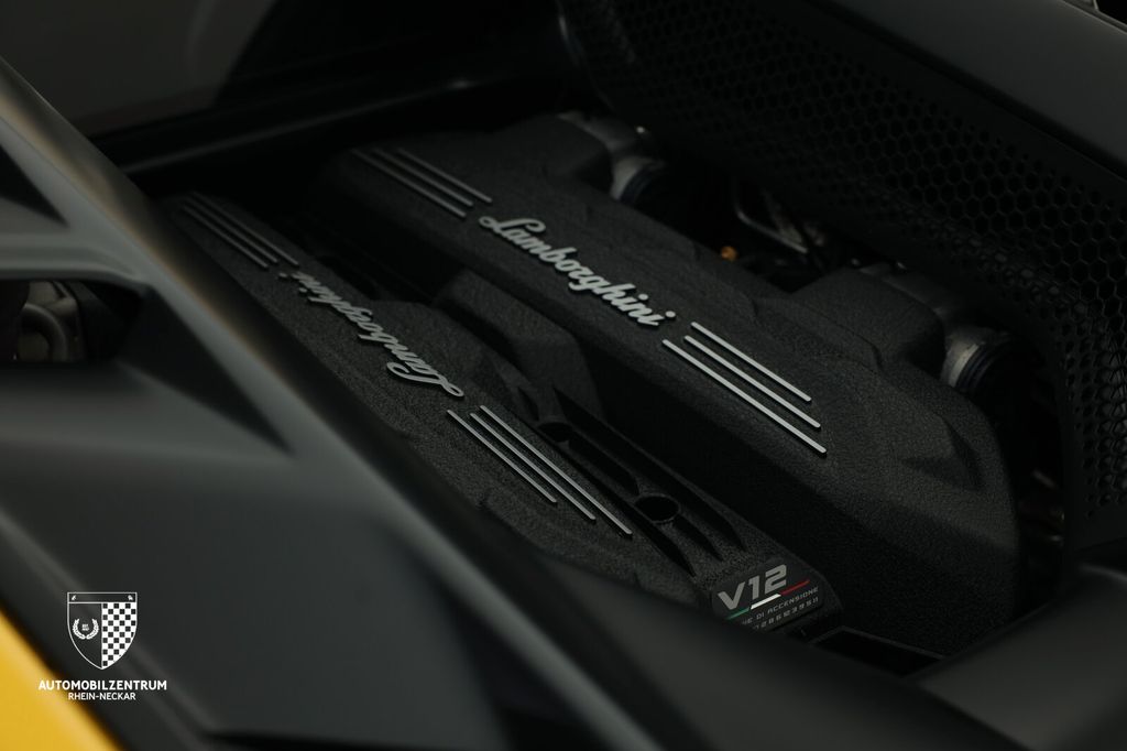 Lamborghini Revuelto 2024