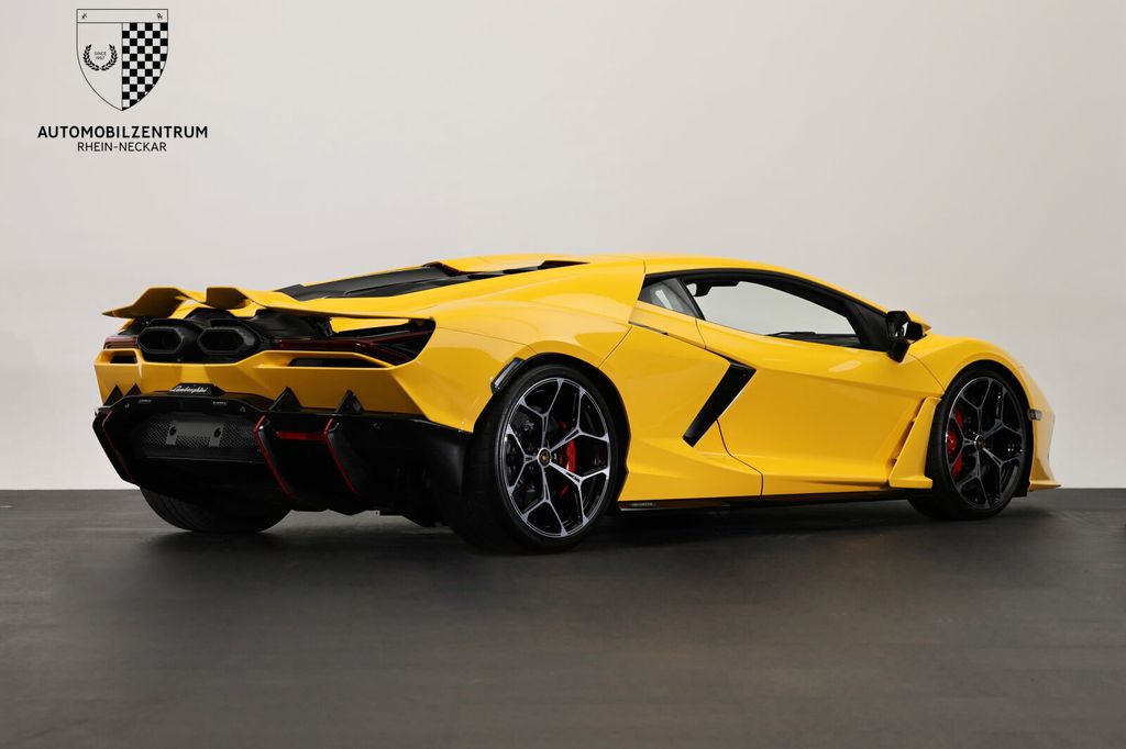 Lamborghini Revuelto 2024
