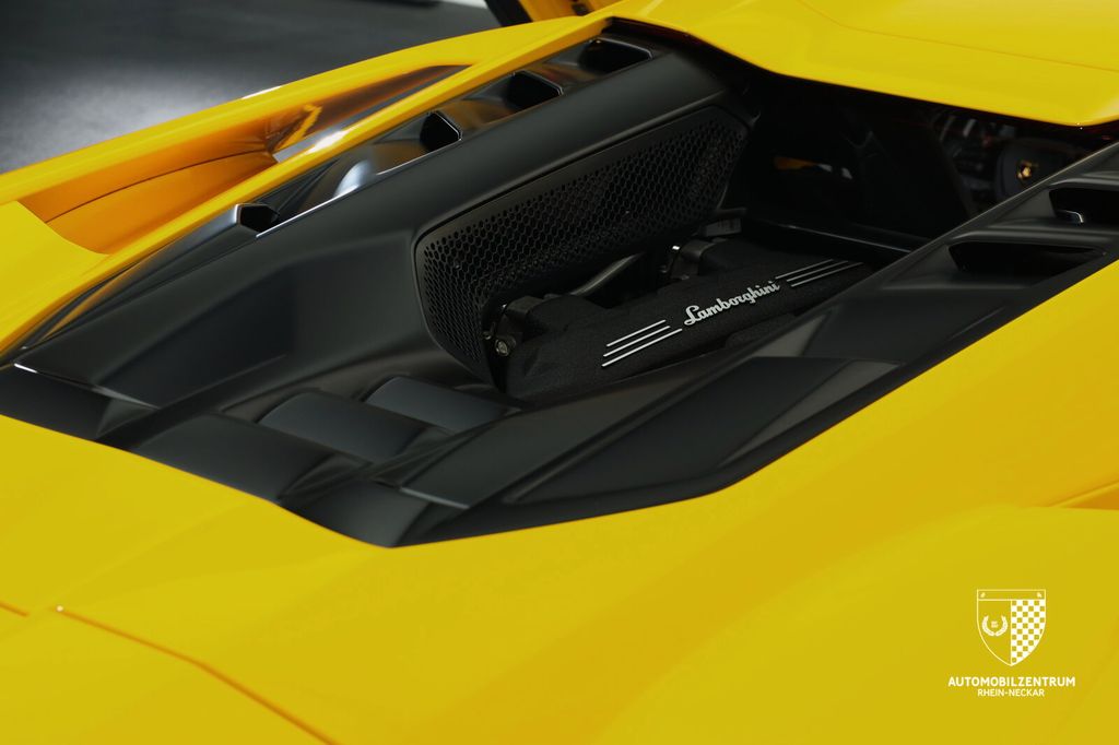 Lamborghini Revuelto 2024