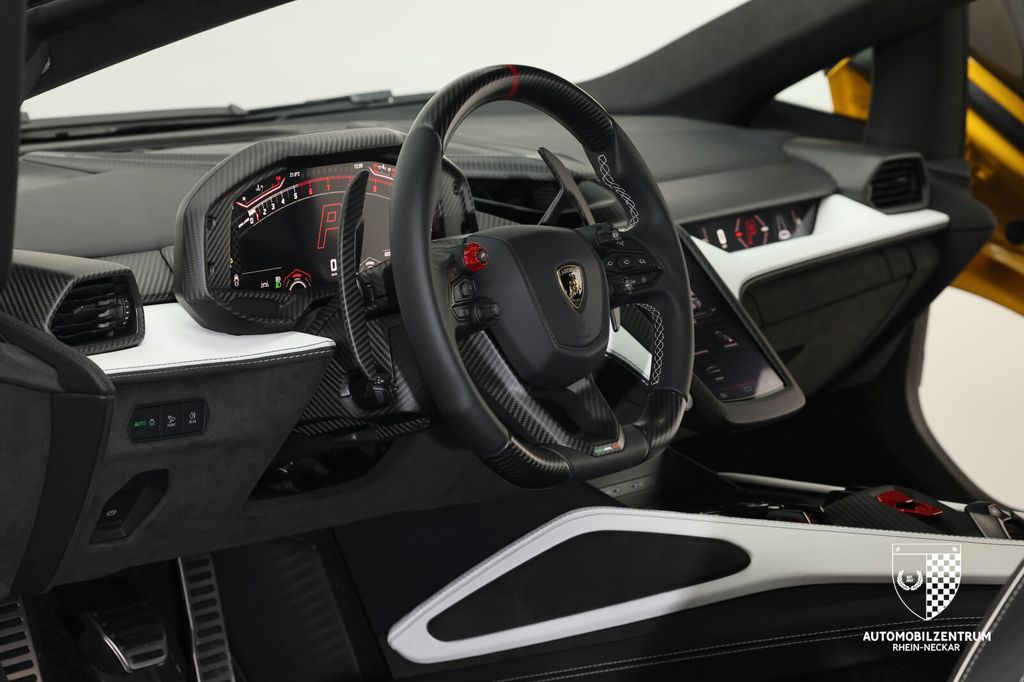 Lamborghini Revuelto 2024