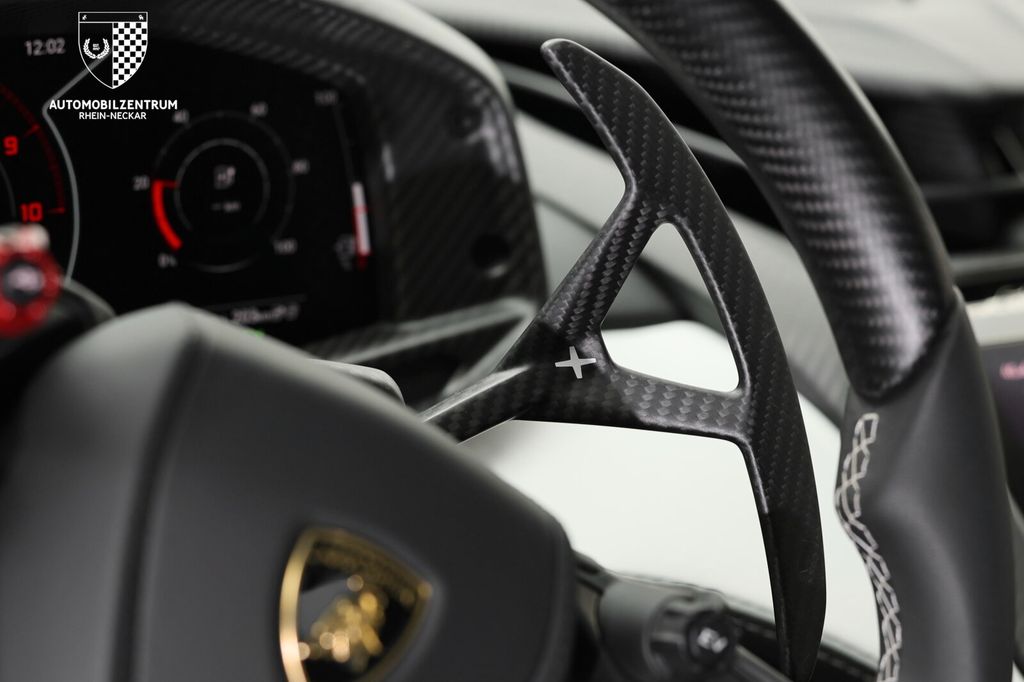 Lamborghini Revuelto 2024