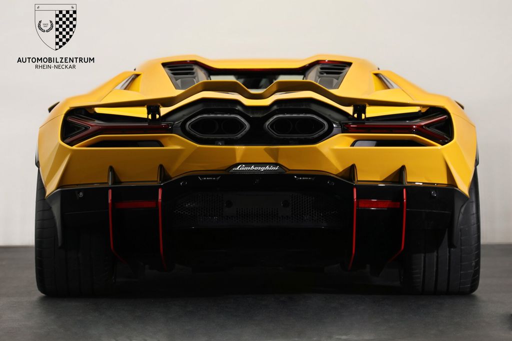 Lamborghini Revuelto 2024