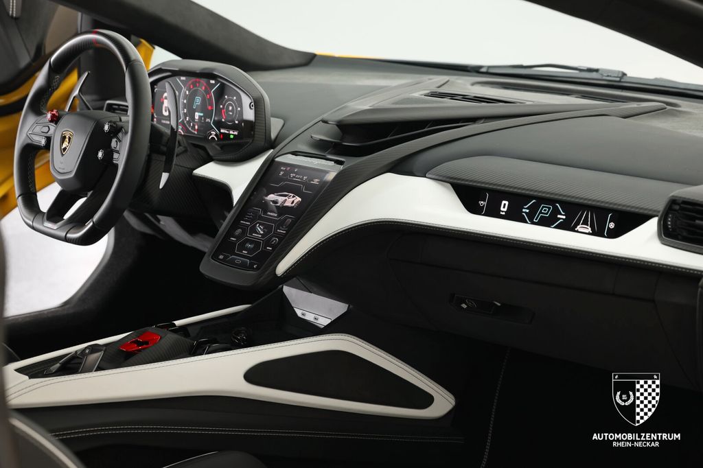 Lamborghini Revuelto 2024